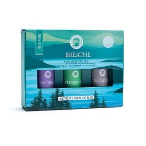 Setje van 3 essentiële oliën ter bevordering van de ademhaling. Deze set bevat de etherische oliën lavendel, eucalyptus en pepermunt. Deze oliën kunnen zeer goed helpen bij verkoudheidsklachten, griep en andere ziekteverschijnselen. Door de olie te verdampen met behulp van een aroma diffuser kan de geur worden ingeademd. Het aroma van etherische olie kan een heilzame werking hebben op lichaam én geest.